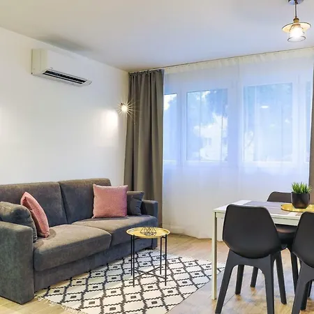 Onesta Apartment Split